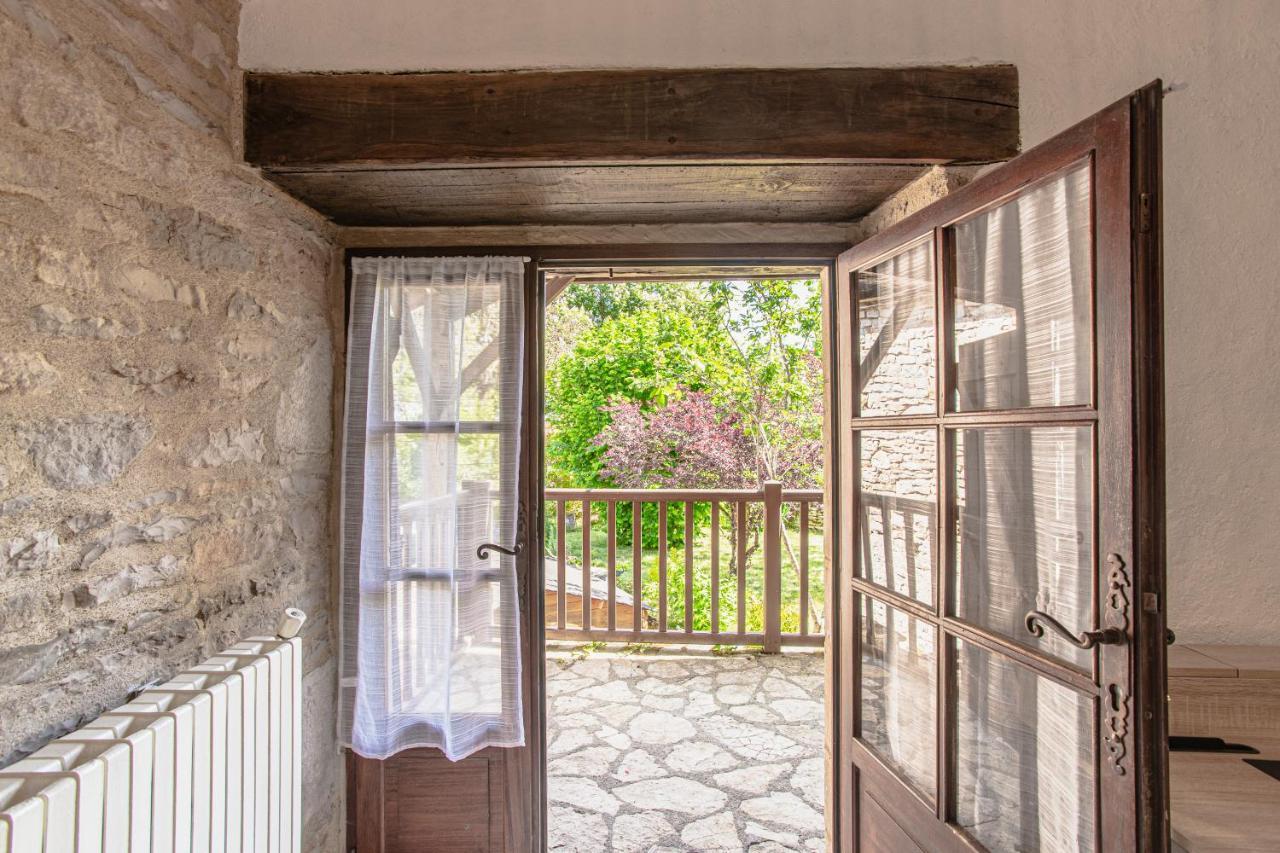 Maison En Pierres Au Coeur Du Village Medieval De Villeneuve Buitenkant foto