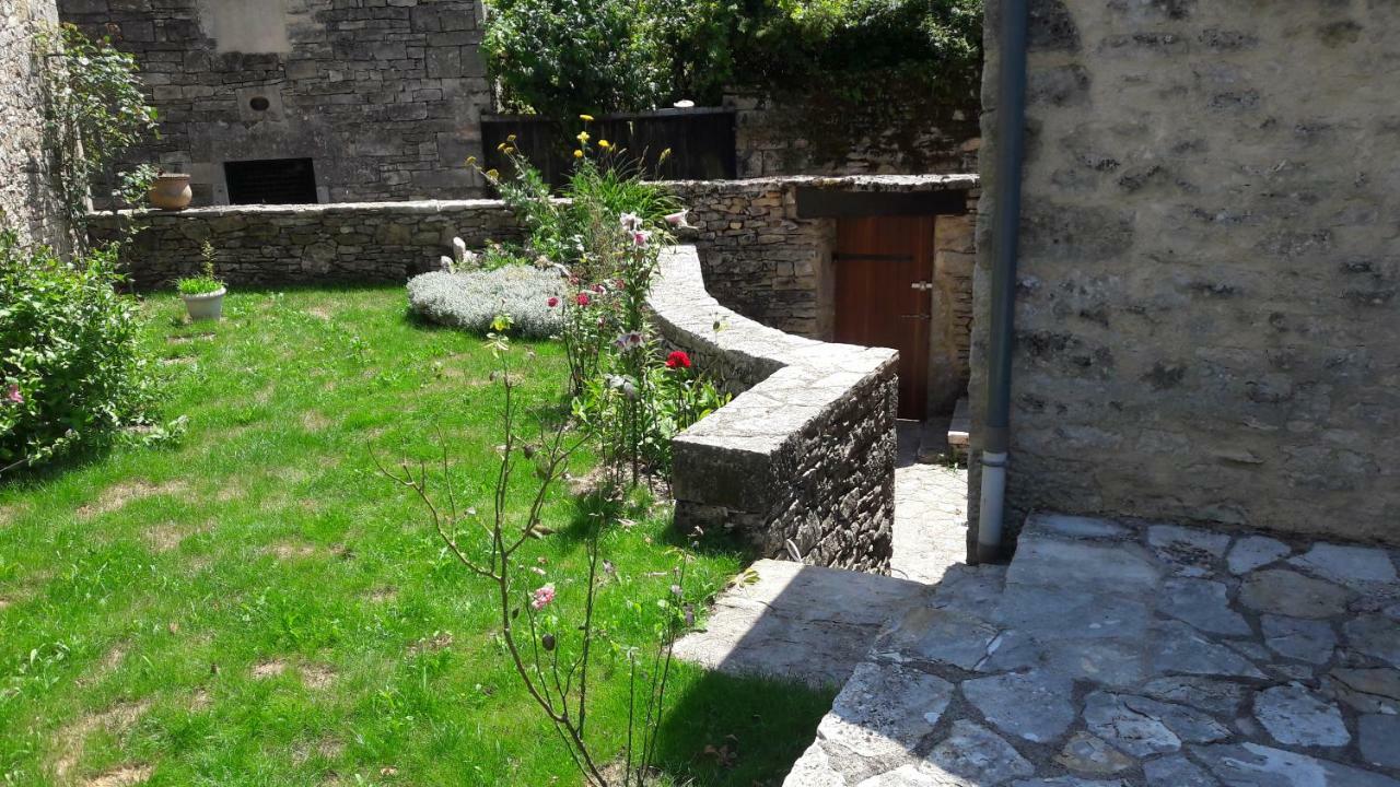 Maison En Pierres Au Coeur Du Village Medieval De Villeneuve Buitenkant foto